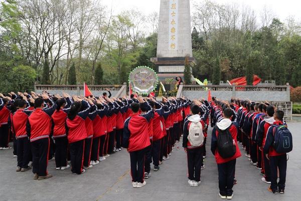 三智融合、智驾领先两代—腾势N7荣膺央视第四届中国汽车风云盛典“最佳智联车”